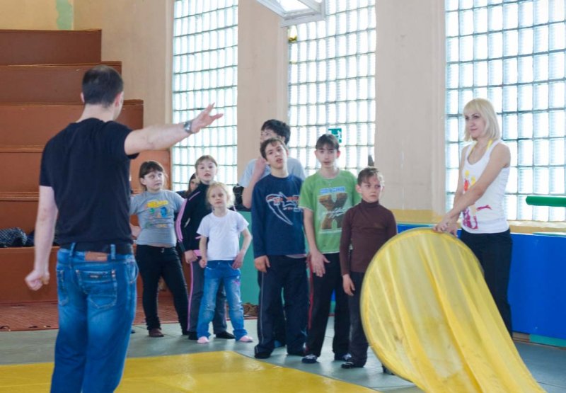 Фото к Смоленская АЭС: молодые атомщики устроили спортивный праздник воспитанникам центра  «Солнышко» в ДЮСШ
