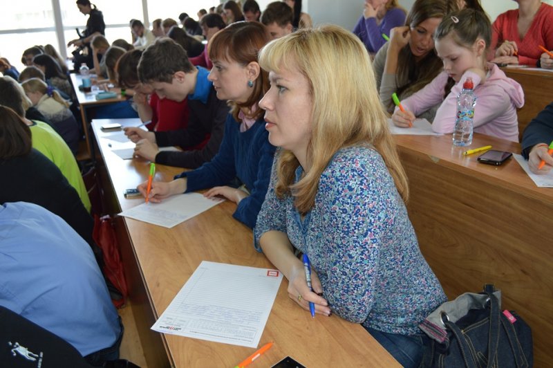 Фото к Более 100 смолян впервые присоединились к международной акции  «Тотальный диктант» 