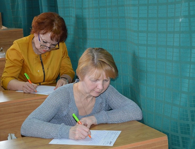 Фото к Более 100 смолян впервые присоединились к международной акции  «Тотальный диктант» 