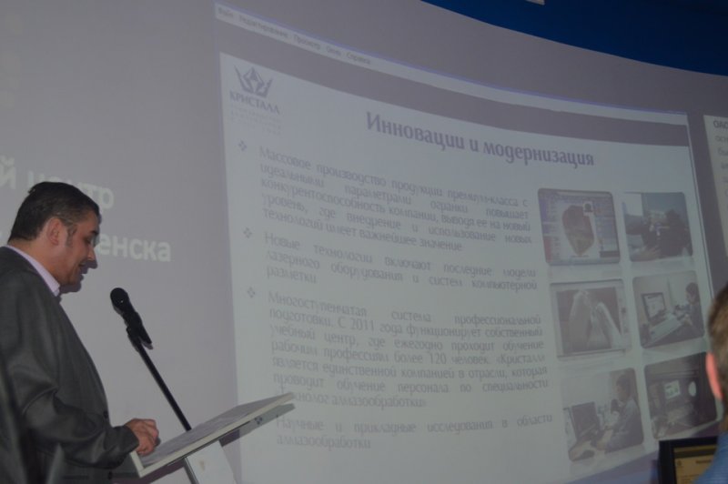 Фото к Бриллиантовая столица России: старшеклассники узнали тайны самого известного предприятия Смоленска