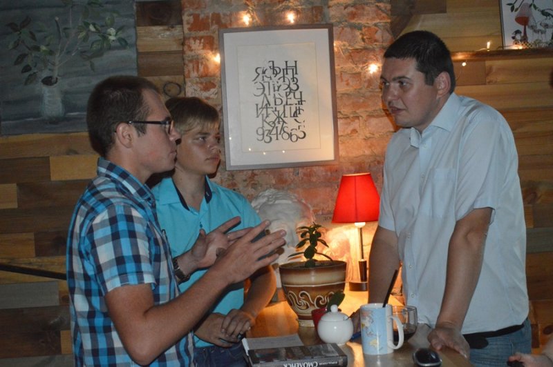 Фото к Романтика космоса: в Смоленске выступил Александр Шаенко