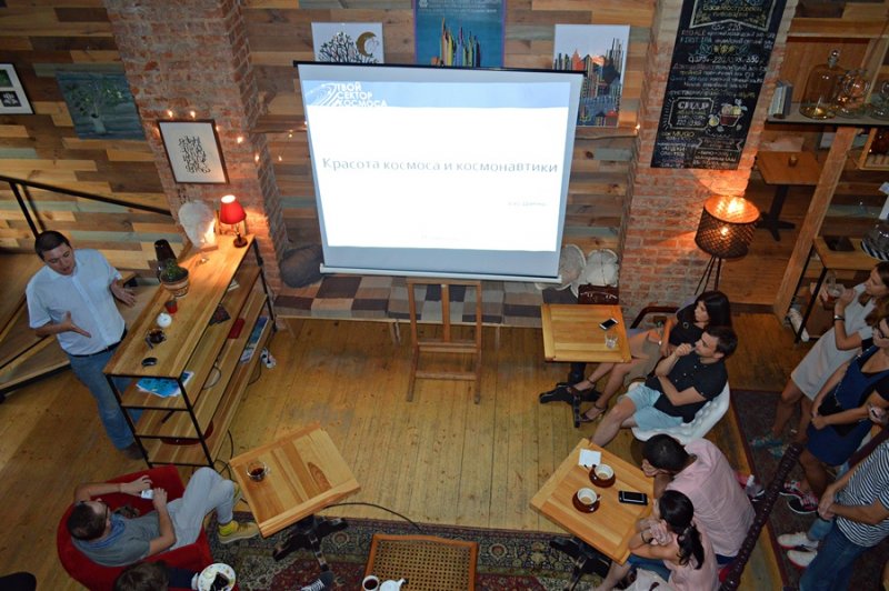 Фото к Романтика космоса: в Смоленске выступил Александр Шаенко