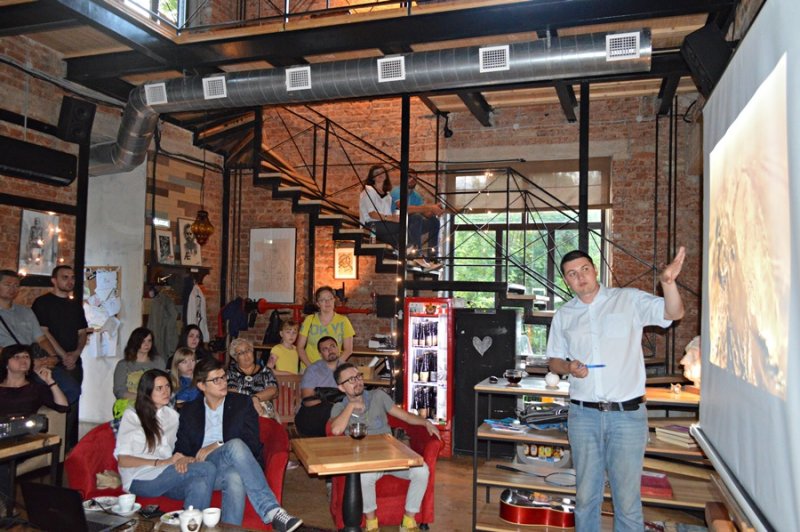 Фото к Романтика космоса: в Смоленске выступил Александр Шаенко