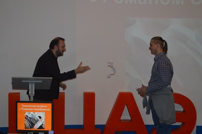 Фото к О селфи-палках, лонгридах и похоронах бумажной прессы: секретарь Союза журналистов России поделился со студентами секретами профессии