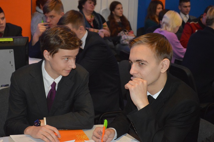 Фото к От Гарри Поттера до Джастина Бибера: смоленские школьники разыграли отборочный этап «Матрицы»