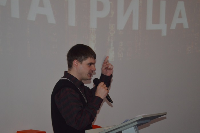 Фото к От Гарри Поттера до Джастина Бибера: смоленские школьники разыграли отборочный этап «Матрицы»